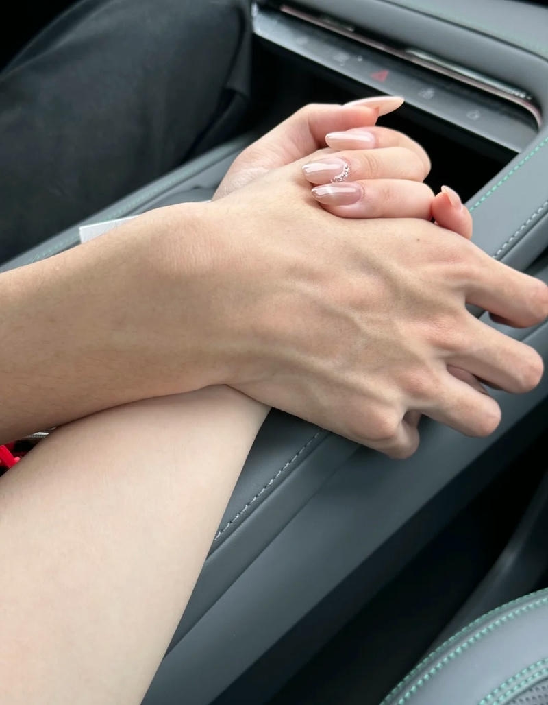ảnh nắm tay trên xe vario