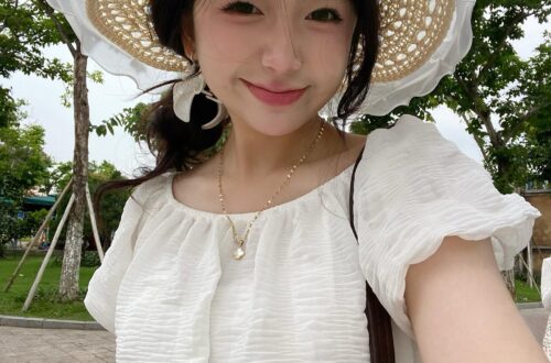 avatar gái xinh đội mũ