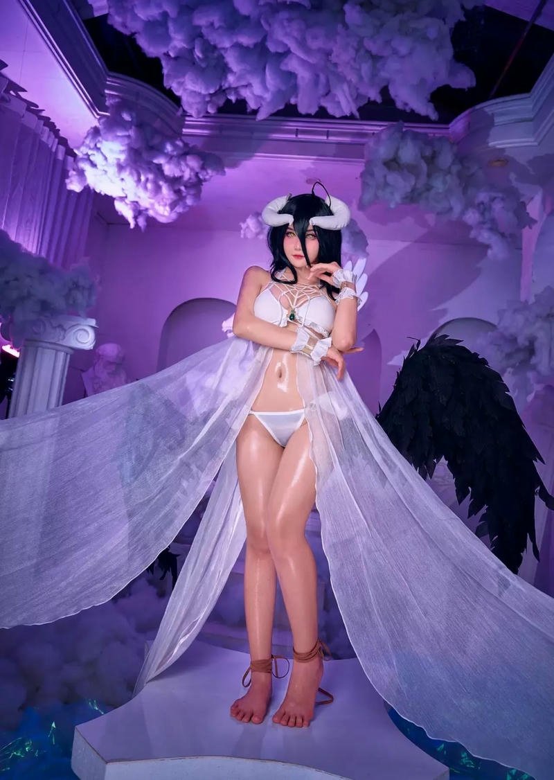 ảnh cosplay albedo khiêu gơi