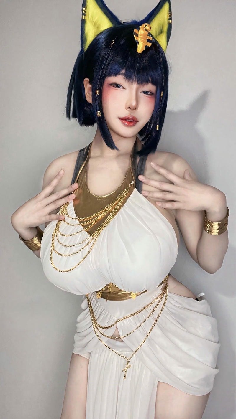 ảnh cosplay châu á mông to