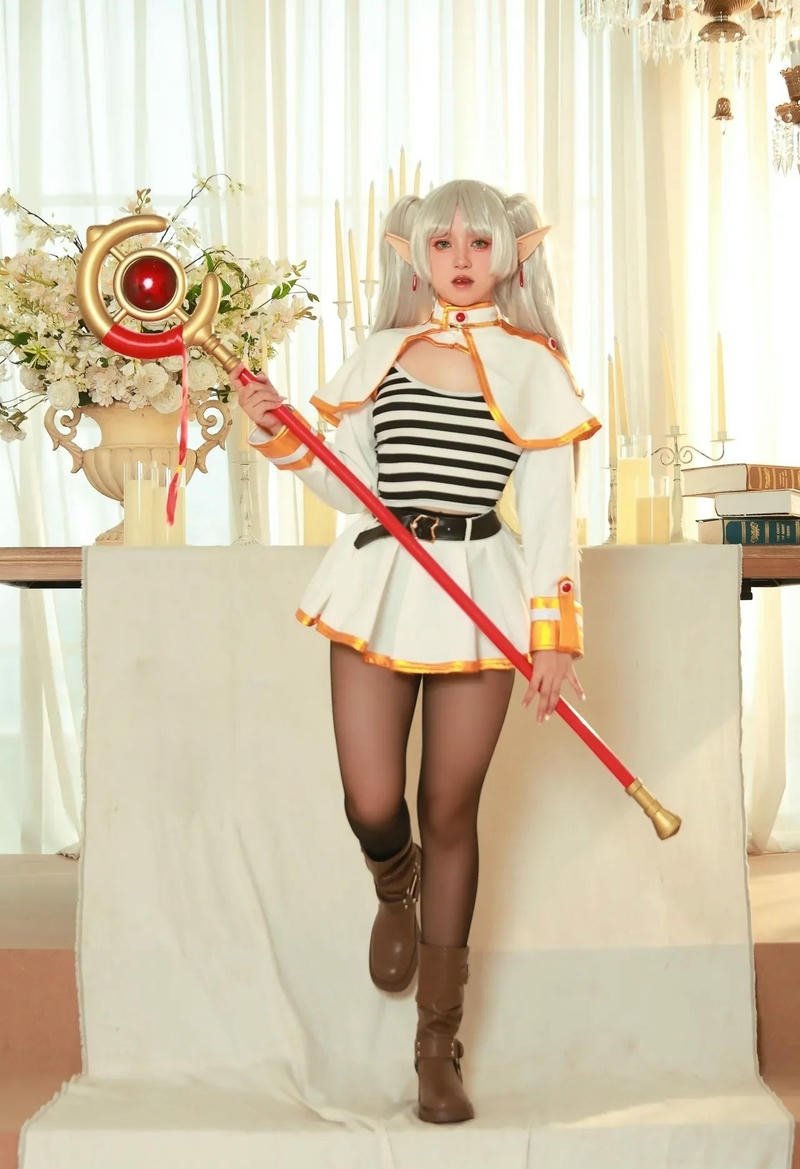ảnh cosplay frieren bán quạt