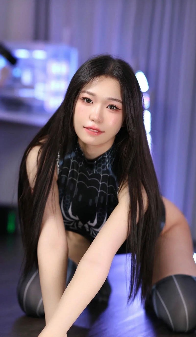 ảnh cosplay người nhện vú to