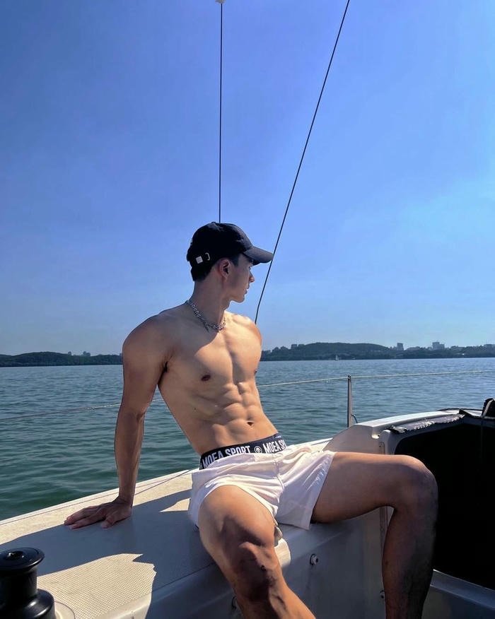 anh đẹp trai sáu múi