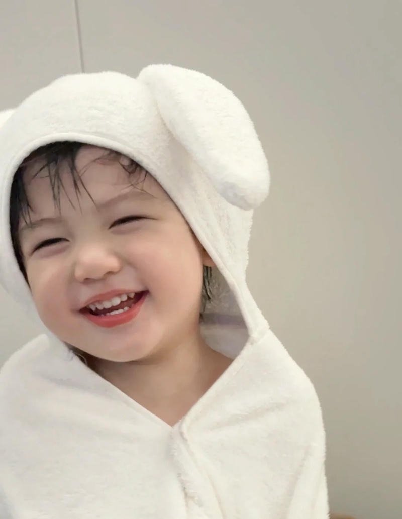 ảnh em bé cute làm avatar