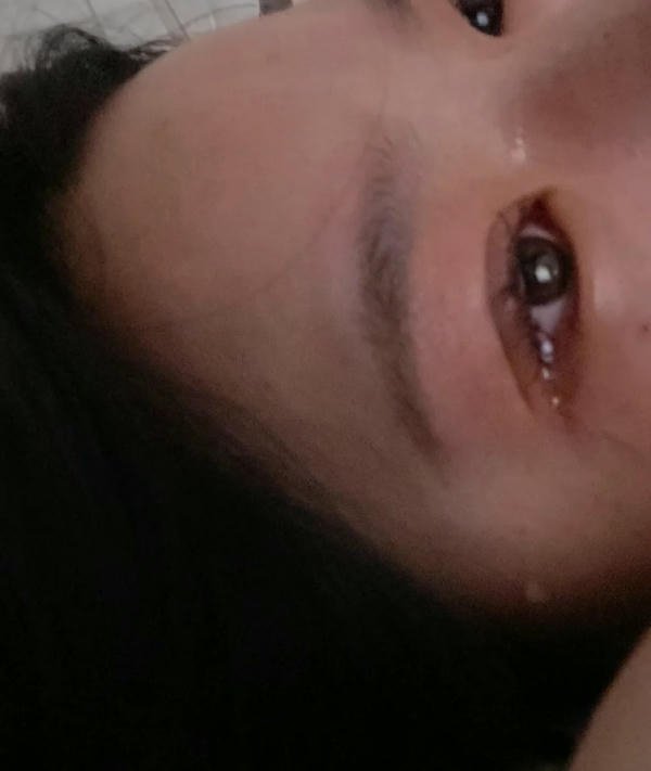 anh gai khoc