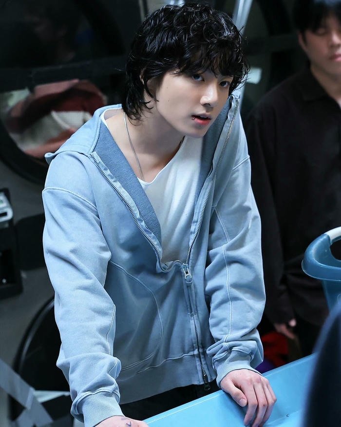 ảnh jungkook đứng