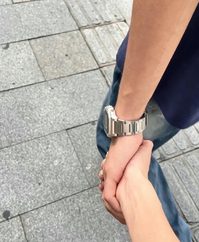 ảnh nắm tay bạn trai