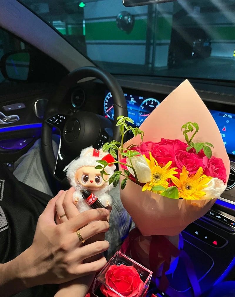ảnh nắm tay ngày lễ
