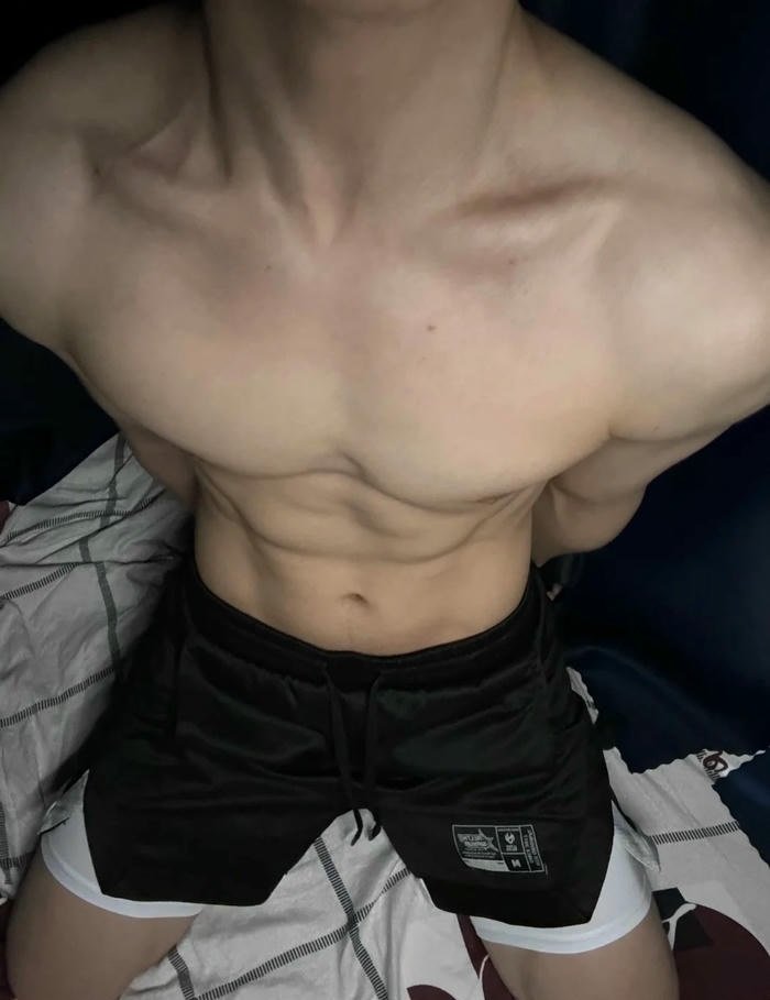 anh trai đẹp 6 múi săn