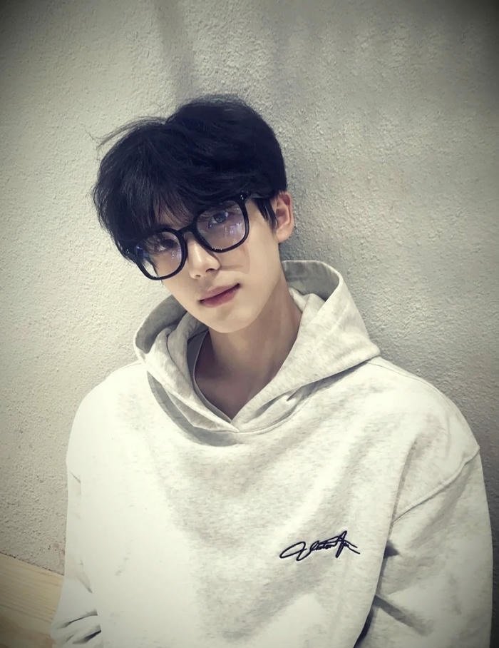 ảnh trai trung quốc đeo kính