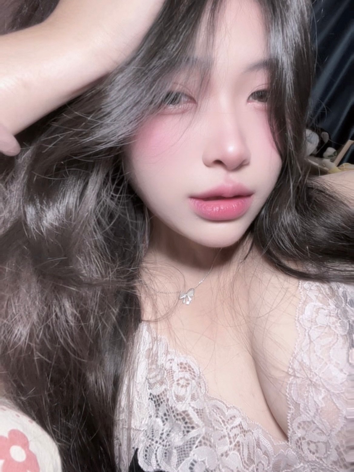 avatar gái xinh khoe ngực