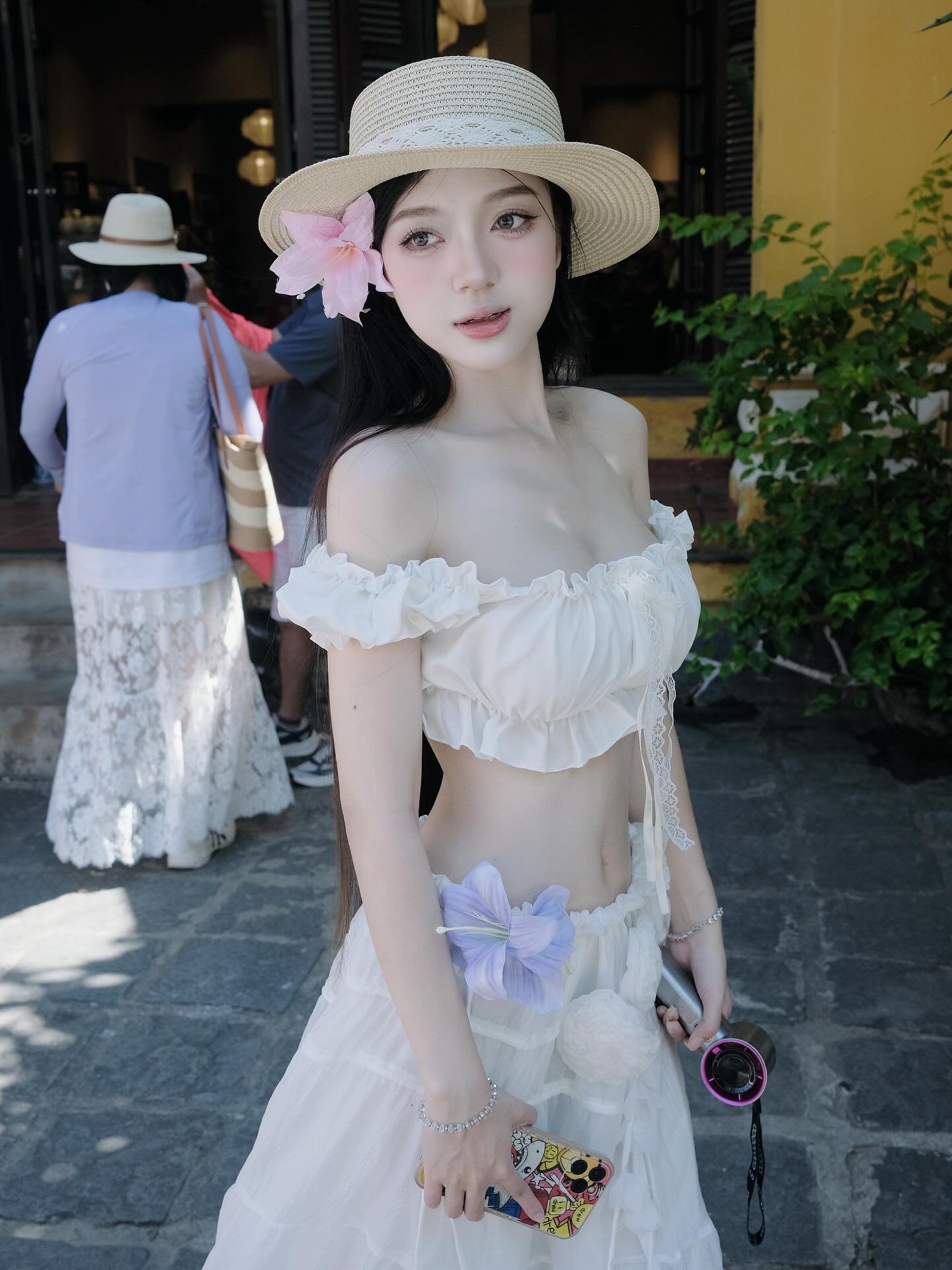 avatar gái xinh khoe vai