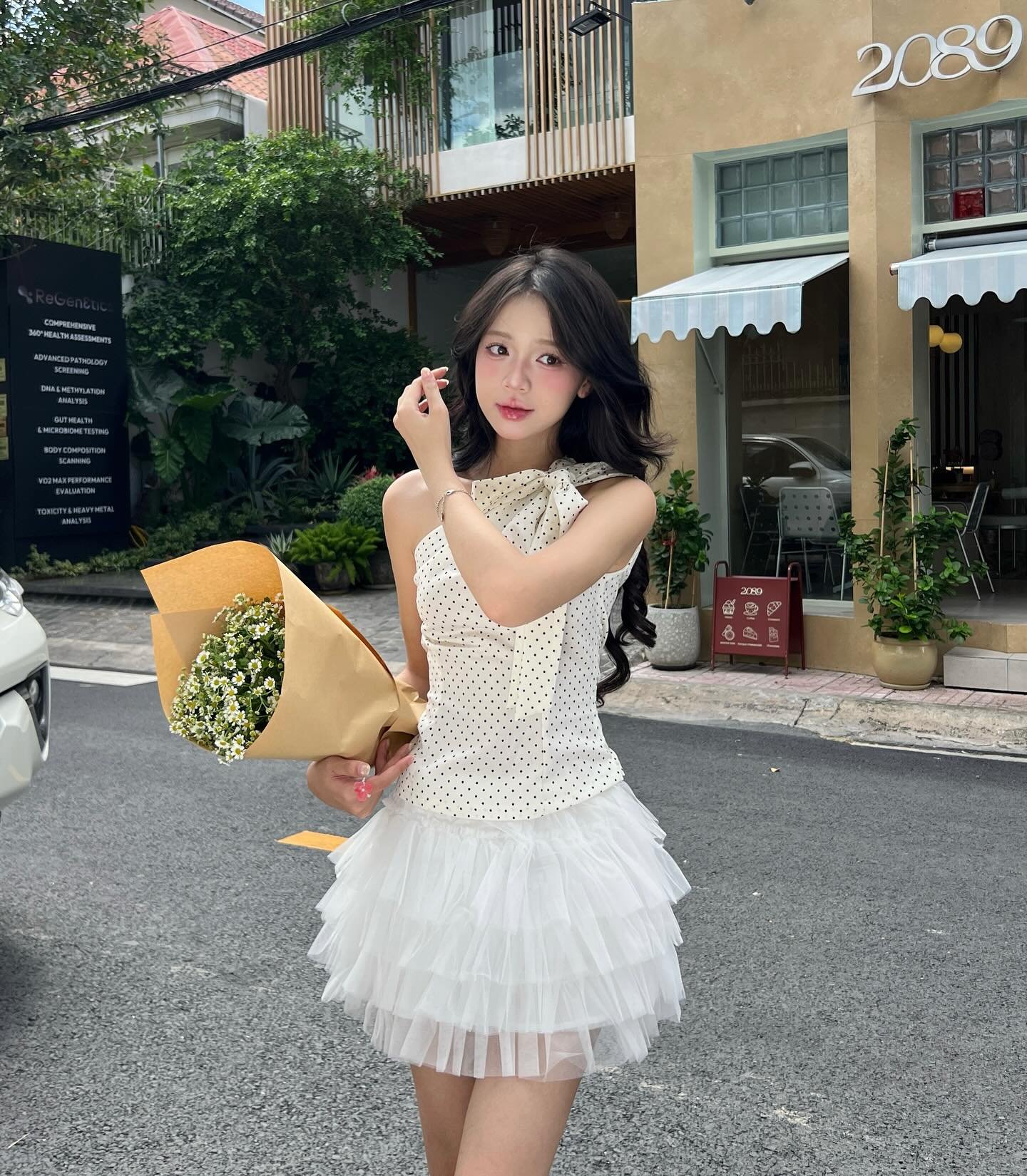 avatar gái xinh mặc váy trắng