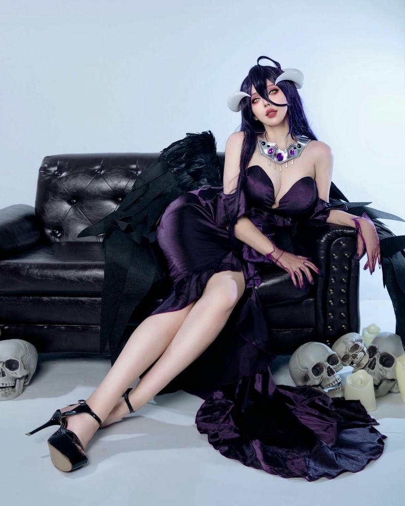 cosplay albedo chào hàng