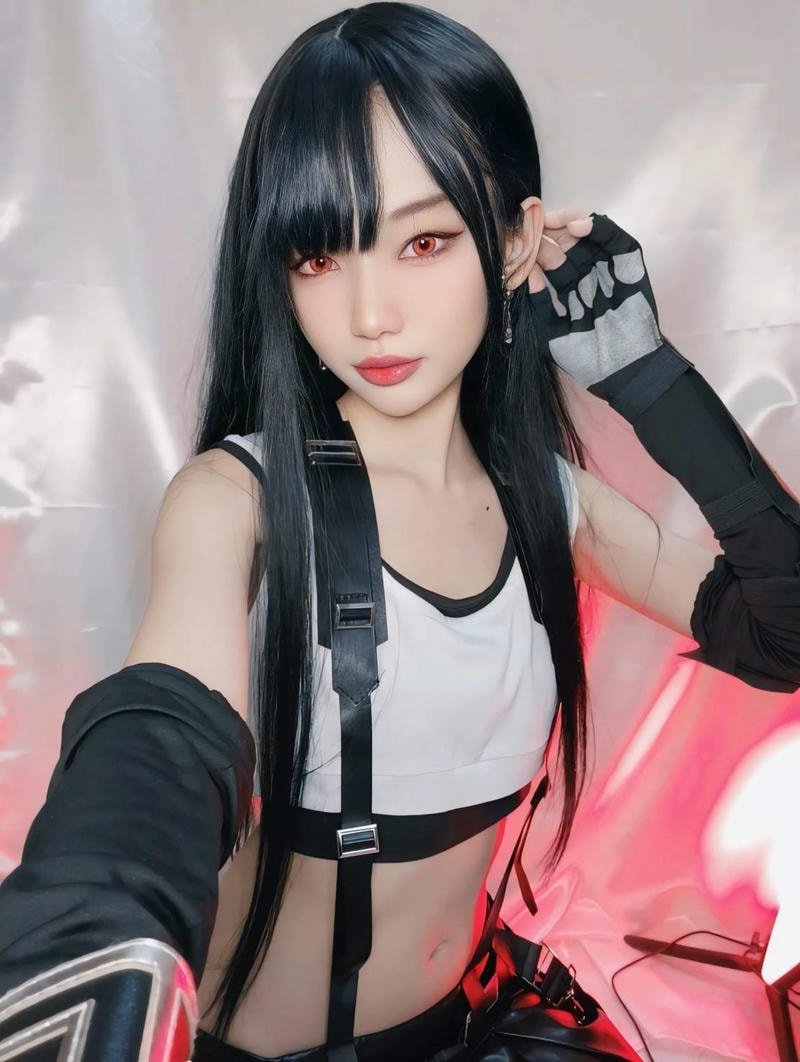 cosplay châu á bán quạt