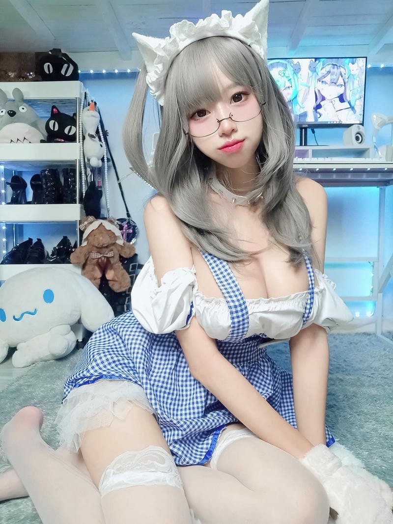 cosplay châu á khoe ngực khủng
