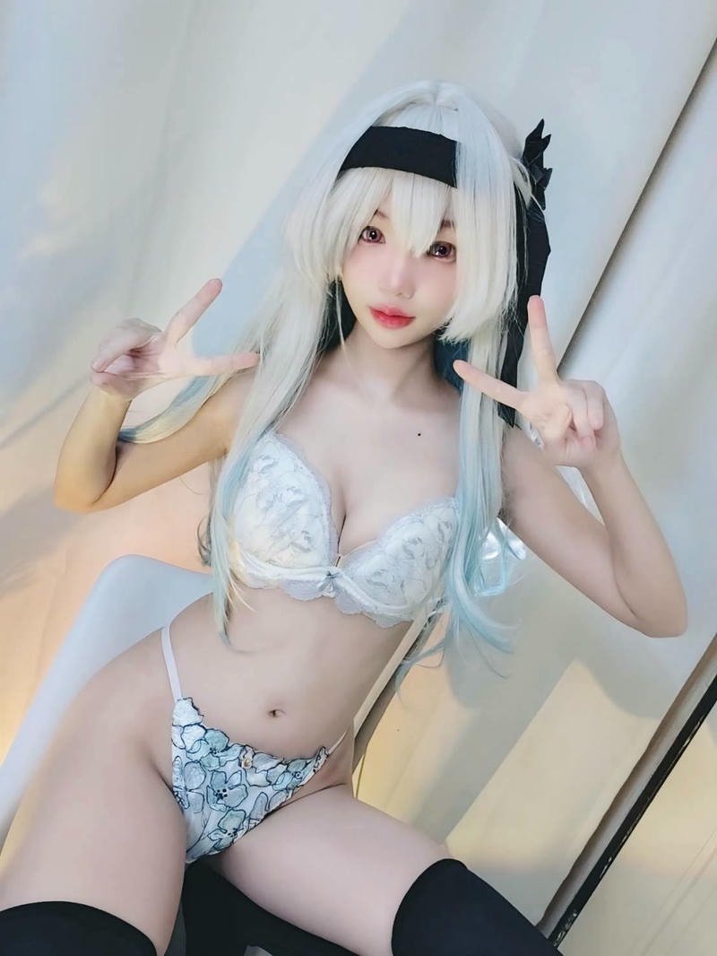 cosplay châu á mông to