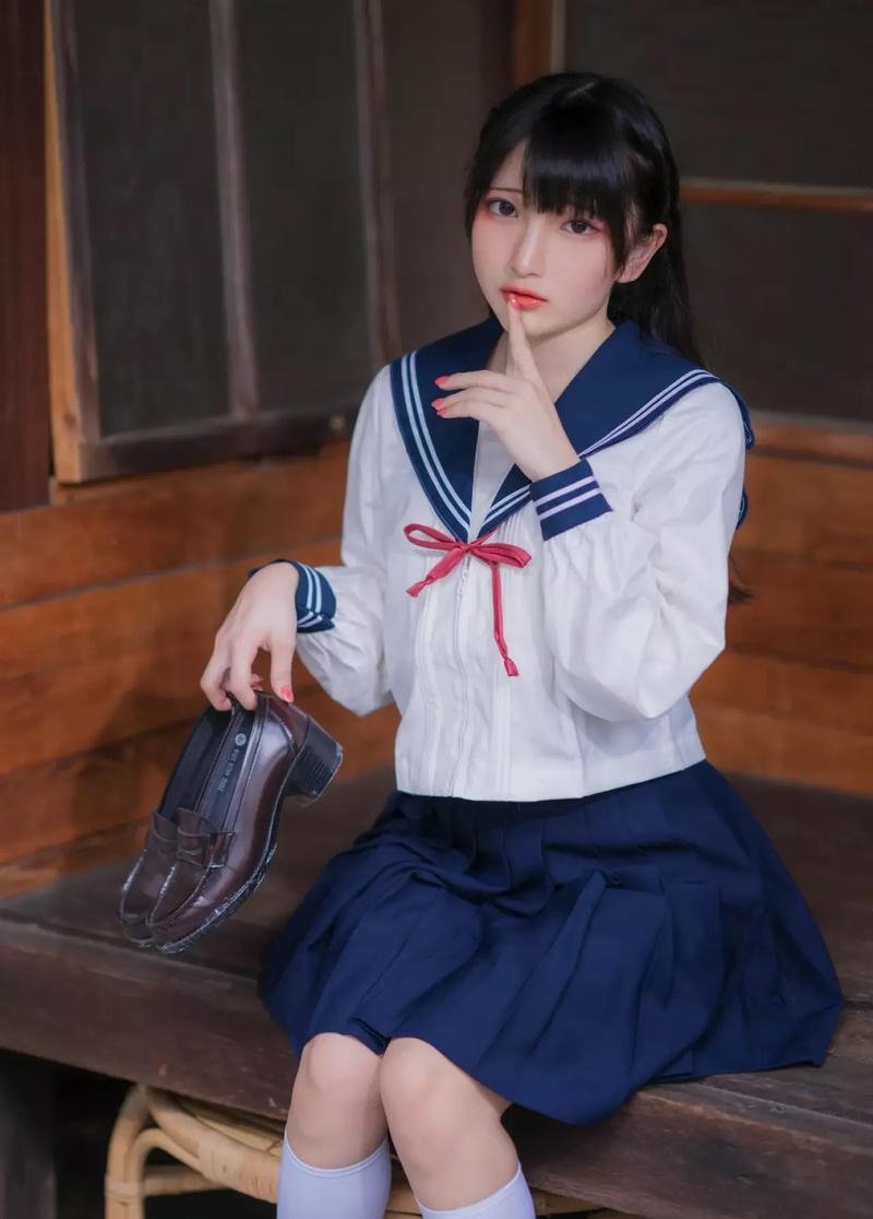 cosplay học sinh khiêu dâm