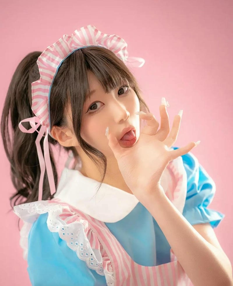 cosplay maid