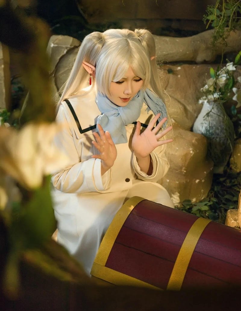 frieren cosplay