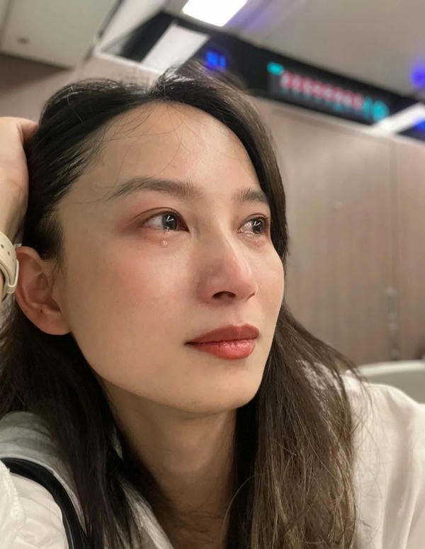 hinh ảnh buồn khóc
