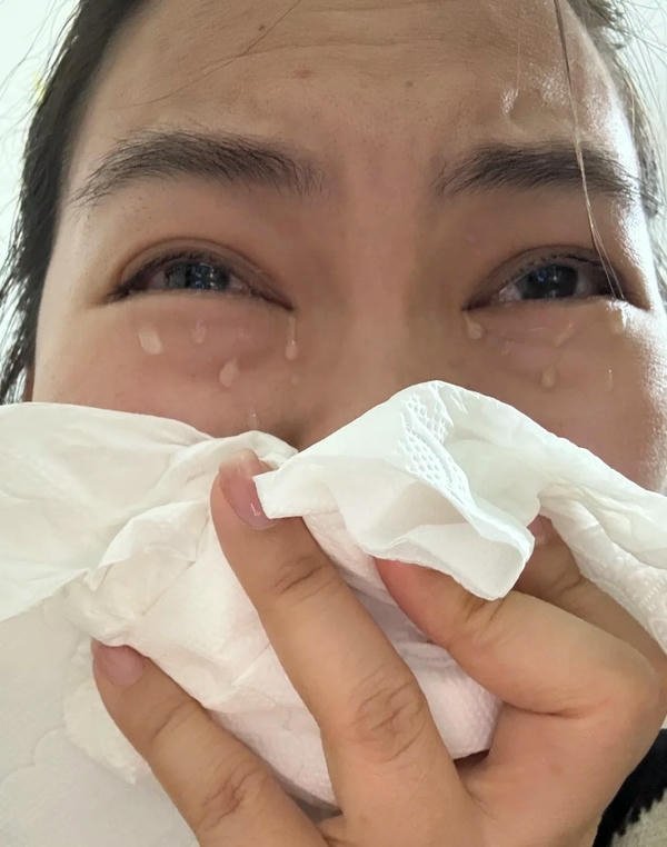 hình ảnh khóc thầm