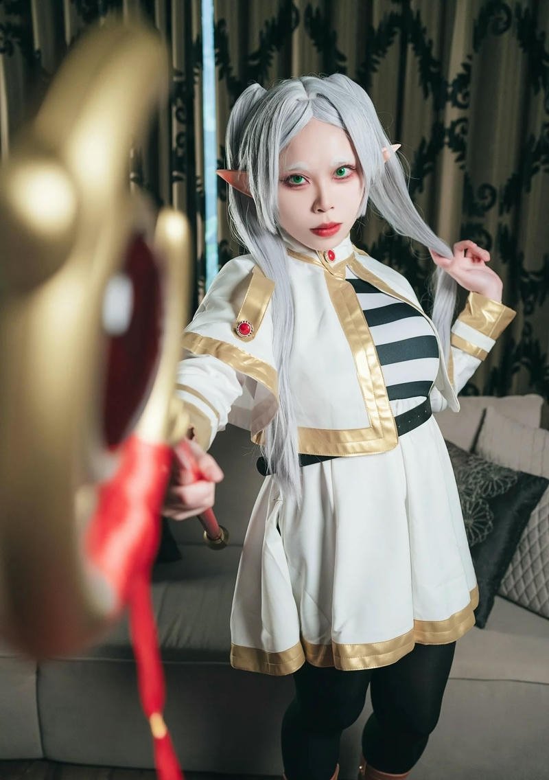 hình cosplay frieren