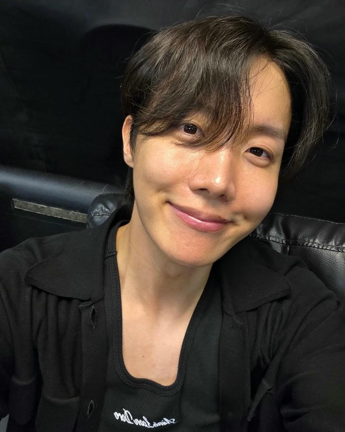 j hope đời thường