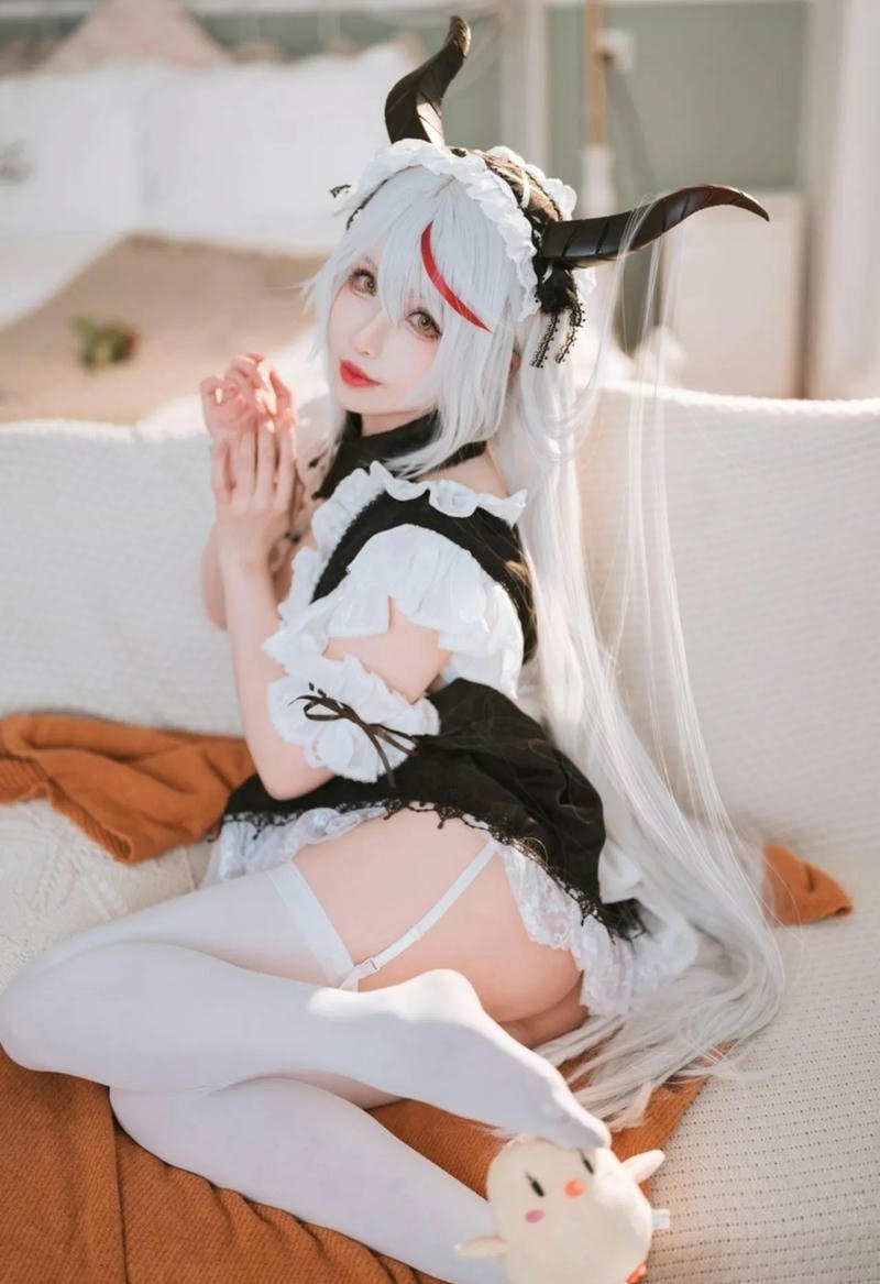 maid dragon cosplay