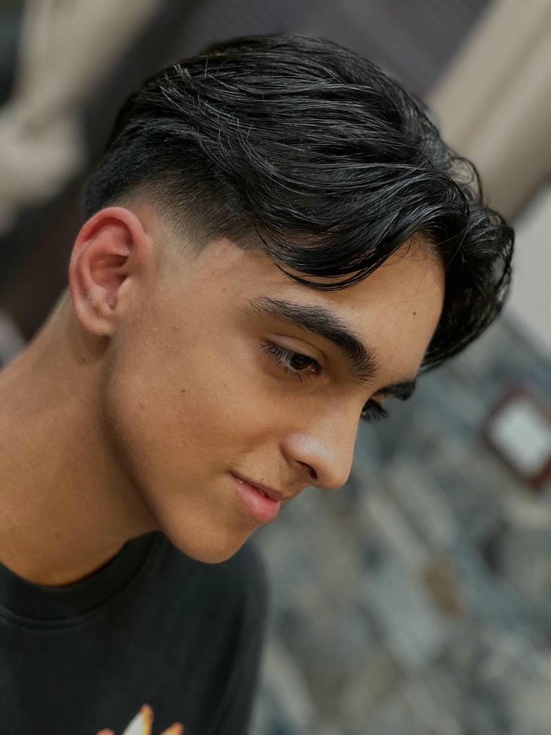 middle part low fade