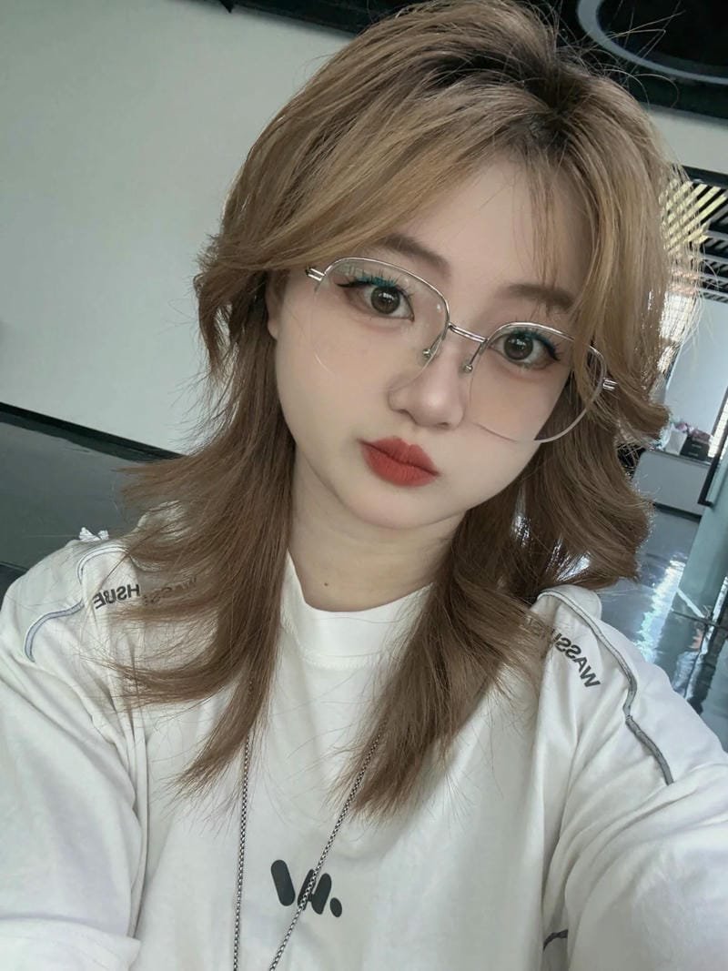 mullet layer nữ mặt tròn