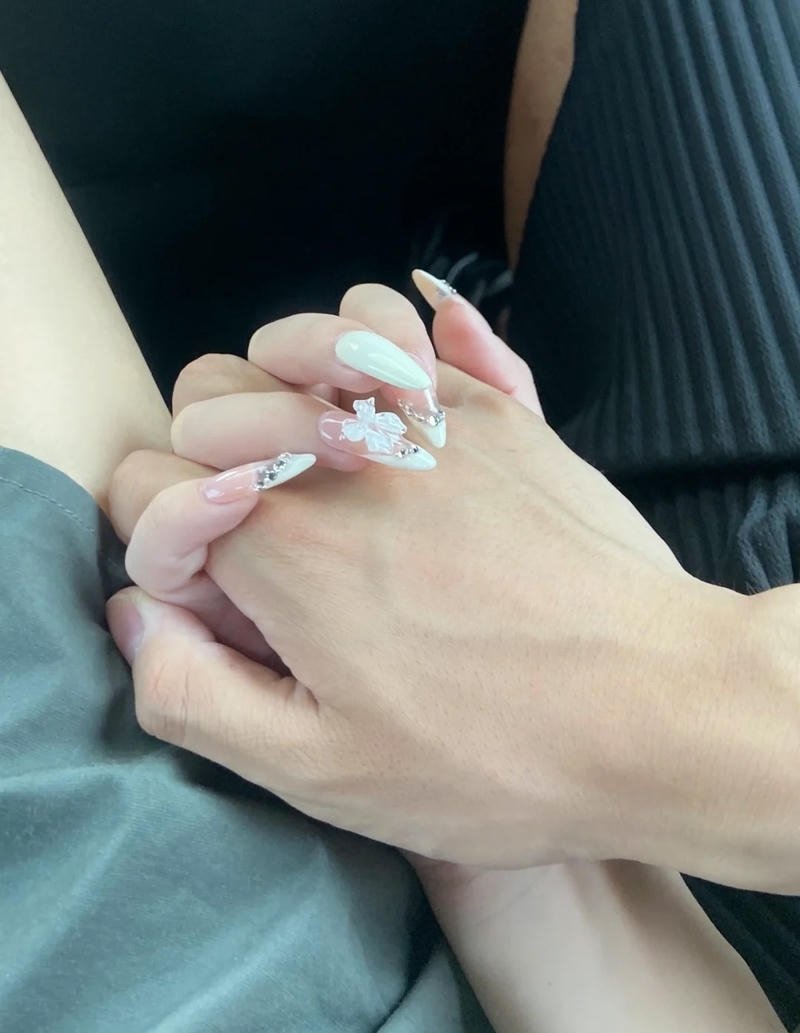 những kiểu nắm tay đẹp