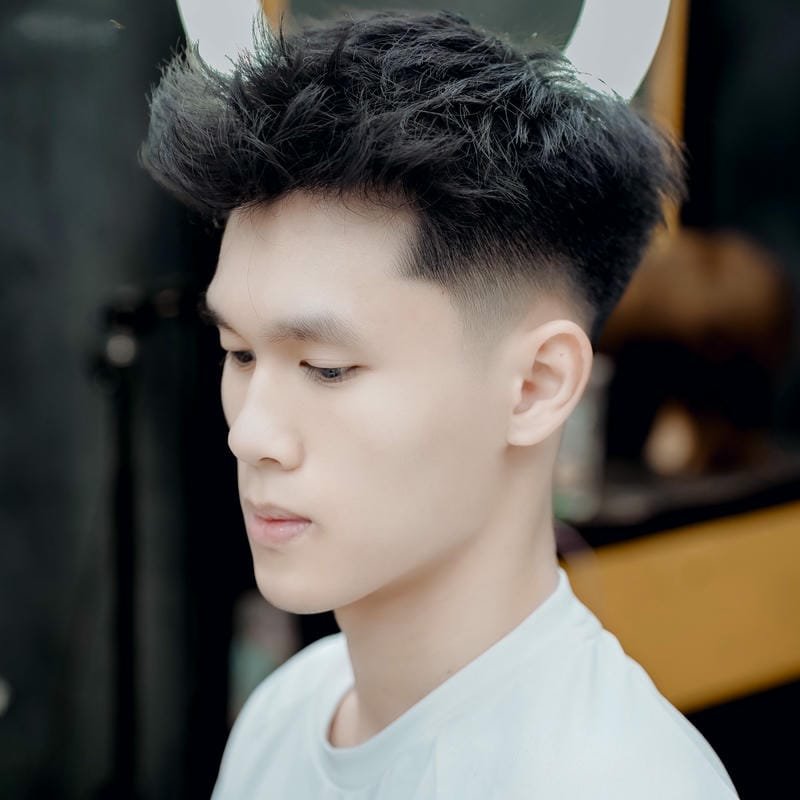 tóc short quiff mặt tròn