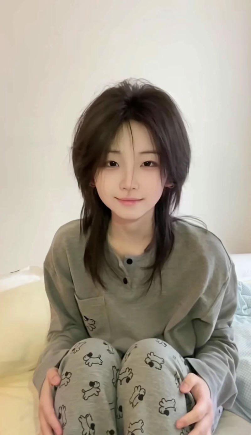tóc tomboy mullet layer nữ mặt tròn